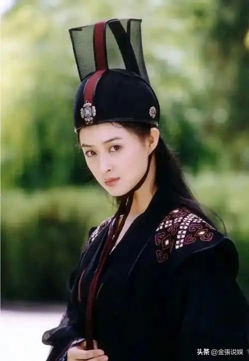 蒋欣离开娱乐圈_蒋欣王阳分手十三年不提前夫 娱乐圈高情商处理前任关系 蒋欣华妃演技与感情生活经历