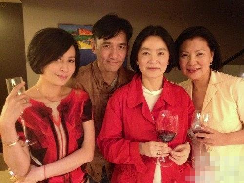 直击明星生日趴奢靡场面：大小S制服秀色诱老公