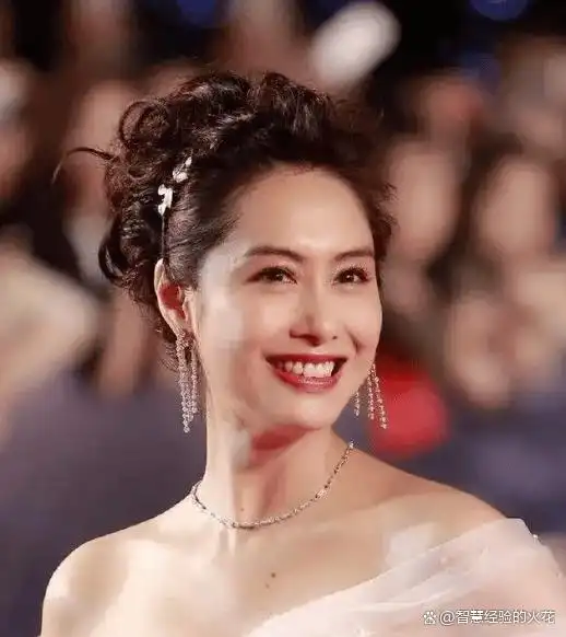 娱乐圈哪些女名星很矮_身高矮的女演员_矮女演员的成功故事