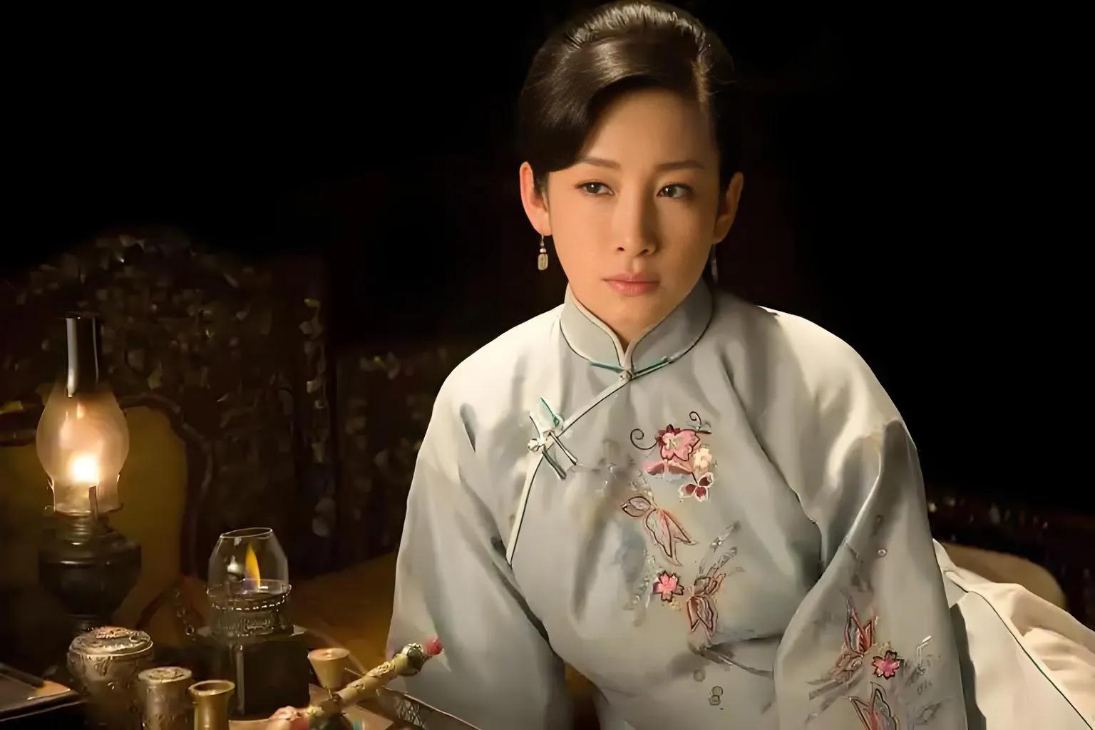 年轻时长得一般的女星_长发的女明星_年过40越来越有韵味的女星