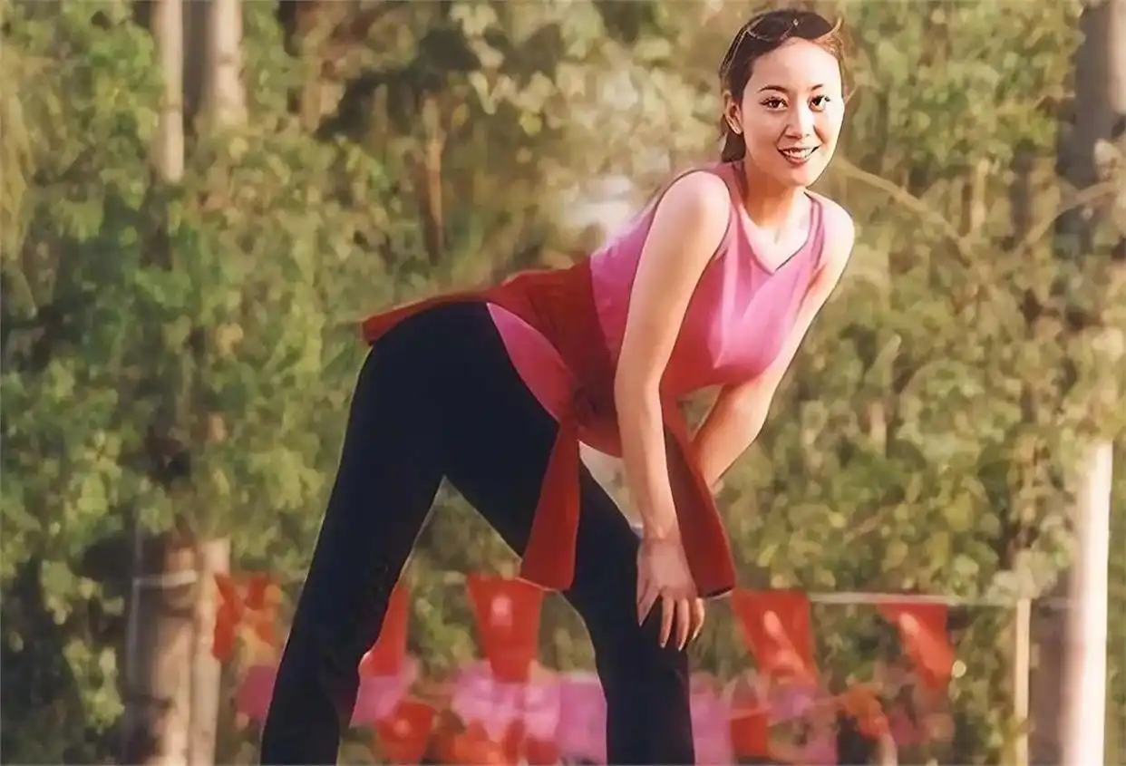 中国女明星人体艺术_汤加丽人体艺术写真_汤加丽艺术人生经历